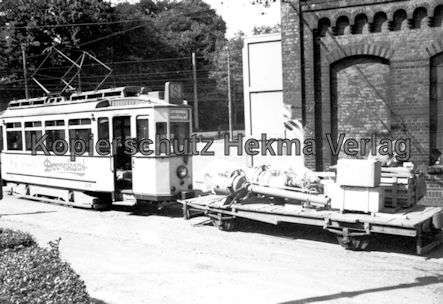 Kassel Straßenbahn - Depot Wilhelmshöhe - Sonderwagen Nr. 218 mit Arbeitswagen im Hof - Bild 2