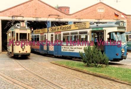 Kassel Straßenbahn - Sonderwagen Nr. 218 und Wagen der Linie 2 vor der Wagenhalle