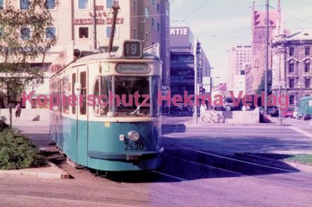 München Straßenbahn - Haltestelle Sendlinger Tor - Linie 19 Wagen Nr. 2530