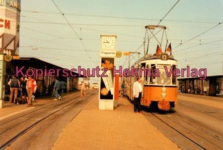 Stuttgart Straßenbahn - Haltestelle Pragsattel - Linie 13 Wagen Nr. 450