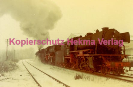 Godramstein/Pfalz Eisenbahn - Bahnhof - Lok 23 055, Lok 044 374-7 und Lok 23 068 - Bild 1