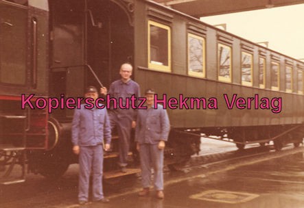 EVS Energieversorgung Schwaben - Marbach - Feuerlose Dampflok - Werkbahn - Die Lok wurde im Werk mit Heißdampf gefüllt - Arbeiter