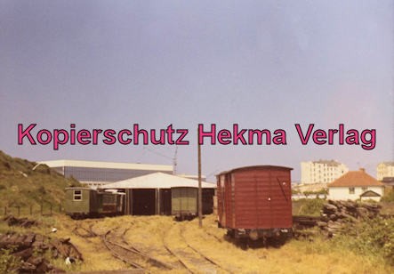 Borkum Inselbahn - Güterwagen und Wagenhalle