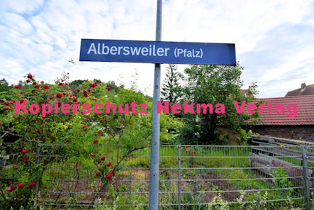 Albersweiler - Bahnhaltepunkt Bahnhofsschild