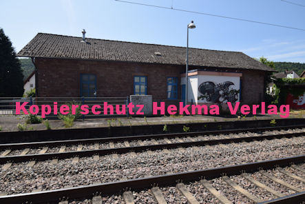 Hauptstuhl Eisenbahn - Bahnhaltepunkt - Bahngebäude