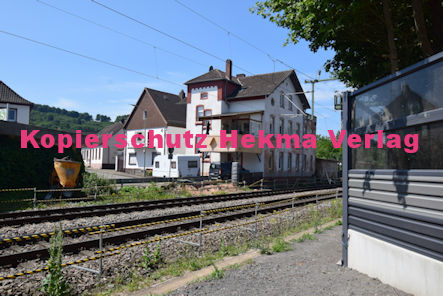Hauptstuhl Eisenbahn - Bahnhaltepunkt - Bahnhofsgebäude