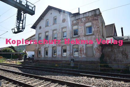 Hauptstuhl Eisenbahn - Bahnhaltepunkt - Bahnhofsgebäude