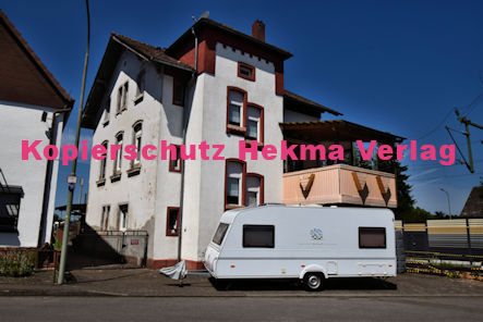 Hauptstuhl Eisenbahn - Bahnhaltepunkt - Bahnhofsgebäude