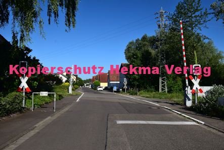 Neuburg (Rhein) Eisenbahn - Bahnhaltepunkt - Bahnübergang