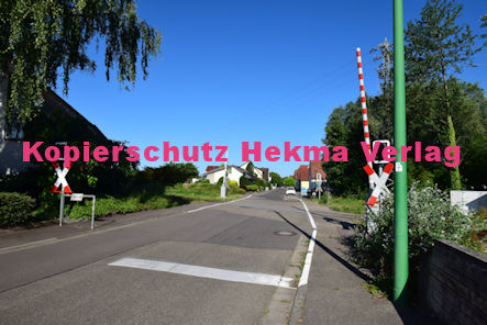 Neuburg (Rhein) Eisenbahn - Bahnhaltepunkt - Bahnübergang