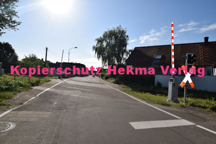 Neuburg (Rhein) Eisenbahn - Bahnhaltepunkt - Bahnübergang
