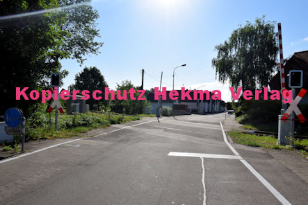 Neuburg (Rhein) Eisenbahn - Bahnhaltepunkt - Bahnübergang