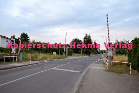 Weisenheim Sand Eisenbahn - Bahnhaltepunkt Weisenheim Sand - Bahnübergang