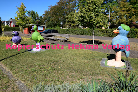 Kapsweyer (Pfalz) Eisenbahn - Bahnhaltepunkt Kapsweyer - Figuren Uzname „Wudd-Wudd-Seckele“