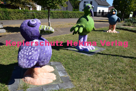 Kapsweyer (Pfalz) Eisenbahn - Bahnhaltepunkt Kapsweyer - Figuren Uzname „Wudd-Wudd-Seckele“
