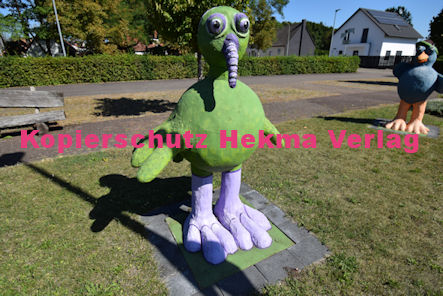 Kapsweyer (Pfalz) Eisenbahn - Bahnhaltepunkt Kapsweyer - Figuren Uzname „Wudd-Wudd-Seckele“