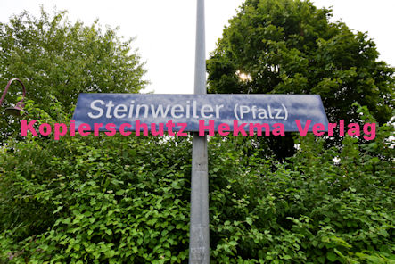 Steinweiler (Pfalz) Eisenbahn - Bahnhaltepunkt Steinweiler (Pfalz) - Bahnhofsschild