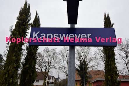 Kapsweyer (Pfalz) Eisenbahn - Bahnhaltepunkt Kapsweyer - Bahnhofsschild
