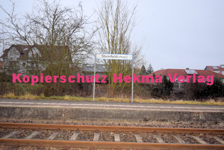 Steinfeld (Pfalz) Eisenbahn - Bahnhaltepunkt Steinfeld - Bahnhofsschild