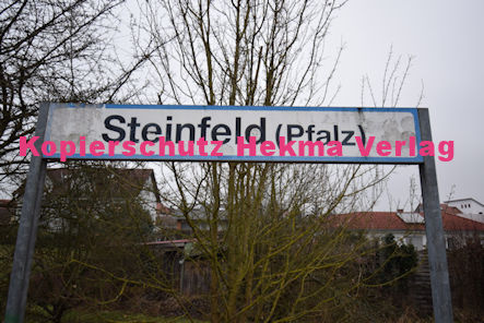 Steinfeld (Pfalz) Eisenbahn - Bahnhaltepunkt Steinfeld - Bahnhofsschild