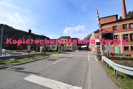 Annweiler-Sarnstall Eisenbahn - Annweiler-Sarnstall Bahnübergang 442 BÜ 41,9 - Wasgau Straße