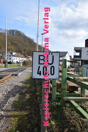Annweiler am Trifels Eisenbahn - Annweiler Bahnübergang 438 BÜ 40,040 Annweiler II - Zweibrücker Straße