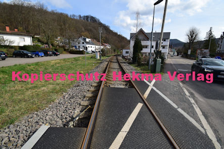 Annweiler am Trifels Eisenbahn - Annweiler Bahnübergang 438 BÜ 40,040 Annweiler II - Zweibrücker Straße