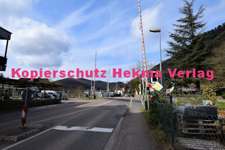 Annweiler am Trifels Eisenbahn - Annweiler Bahnübergang 438 BÜ 40,040 Annweiler II - Zweibrücker Straße