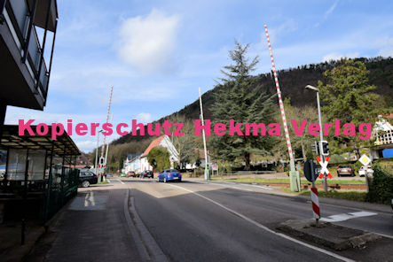 Annweiler am Trifels Eisenbahn - Annweiler Bahnübergang 438 BÜ 40,040 Annweiler II - Zweibrücker Straße