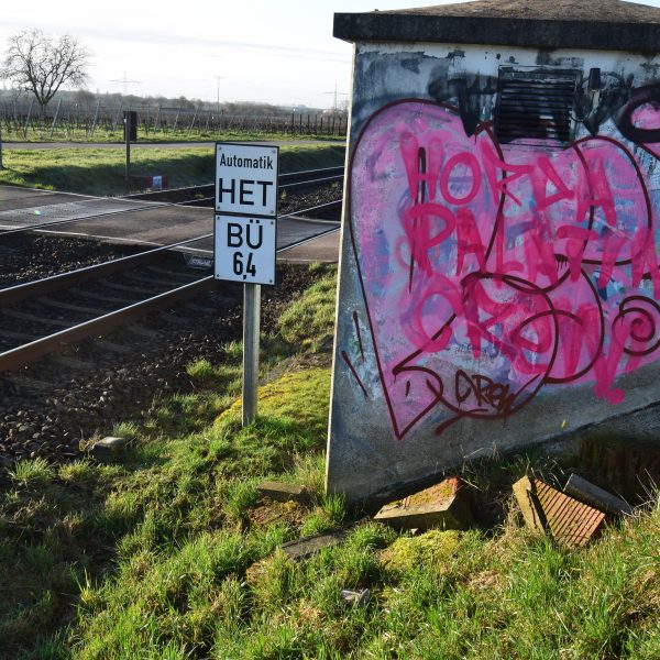 Maikammer Eisenbahn - Maikammer Bahnübergang BÜ 6,4 - Feldweg