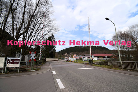 Hinterweidenthal Eisenbahn - Hinterweidenthal Bahnübergang 333 BÜ - Hauptstraße