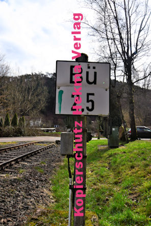 Hinterweidenthal Eisenbahn - Hinterweidenthal Bahnübergang BÜ 2,5 - Hinter den Birken