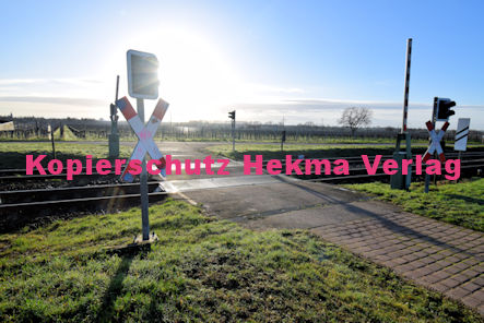 Maikammer Eisenbahn - Maikammer Bahnübergang BÜ 6,4 - Feldweg