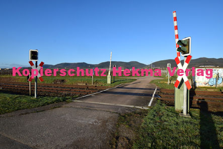 Maikammer Eisenbahn - Maikammer Bahnübergang BÜ 6,4 - Feldweg