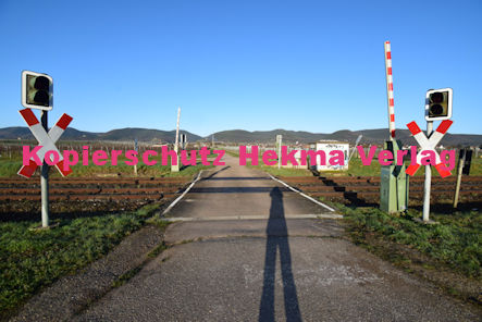 Maikammer Eisenbahn - Maikammer Bahnübergang BÜ 6,4 - Feldweg