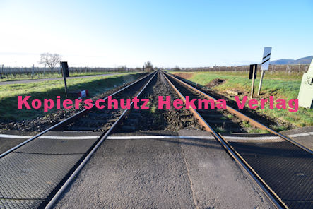 Maikammer Eisenbahn - Maikammer Bahnübergang BÜ 6,4 - Feldweg