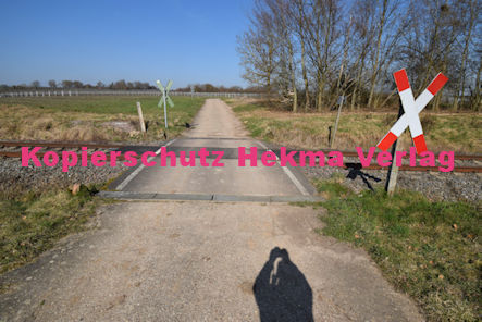 Oberhausen (Pfalz) Eisenbahn - Oberhausen Bahnübergang 1338 - Friedhofstr./Friedhof