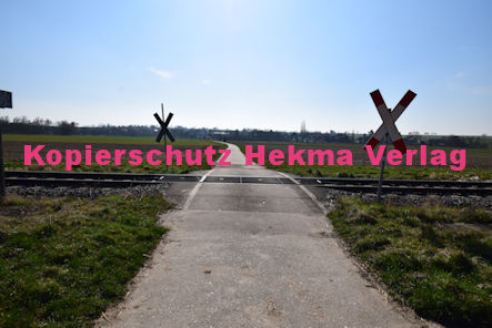 Oberhausen (Pfalz) Eisenbahn - Oberhausen Bahnübergang 1339 - An den Hofäckern/Jubiläumsbank