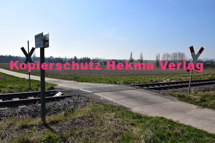 Oberhausen (Pfalz) Eisenbahn - Oberhausen Bahnübergang 1339 - An den Hofäckern/Jubiläumsbank