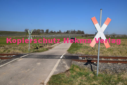 Oberhausen (Pfalz) Eisenbahn - Oberhausen Bahnübergang 1339 - An den Hofäckern/Jubiläumsbank