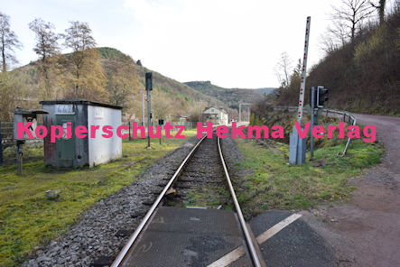 Rinnthal Eisenbahn - Rinnthal Bahnübergang 447 BÜ 43,258 - Bahnhofstraße