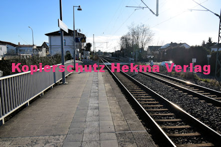 Berghausen (Pfalz) Eisenbahn - Bahnhaltepunkt Berghausen - Bahnsteig