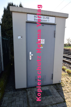 Berghausen (Pfalz) Eisenbahn - Bahnübergang Berghausen - Bü Berghausen 1 km 12,258 Germersheimer Straße