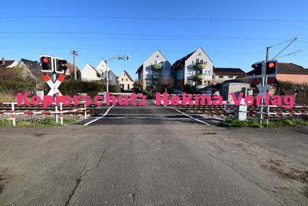 Berghausen (Pfalz) Eisenbahn - Bahnhaltepunkt Berghausen - Bü Berghausen 3 km 13,198 Schänzelweg