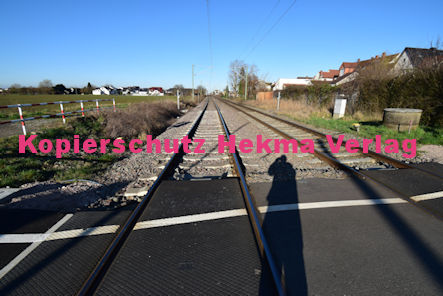 Berghausen (Pfalz) Eisenbahn - Bahnhaltepunkt Berghausen - Bü Berghausen 3 km 13,198 Schänzelweg