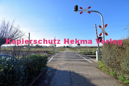 Berghausen (Pfalz) Eisenbahn - Bahnhaltepunkt Berghausen - Bü Berghausen 3 km 13,198 Schänzelweg