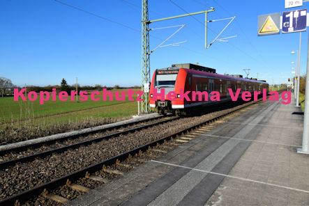 Heiligensten (Pfalz) Eisenbahn - Bahnhaltepunkt Heiligenstein - Durchfahrender Zug