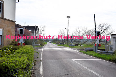 Königsbach (Pfalz) Eisenbahn - Königsbach Bahnübergang Bü 3,7 - Deidesheimer Straße