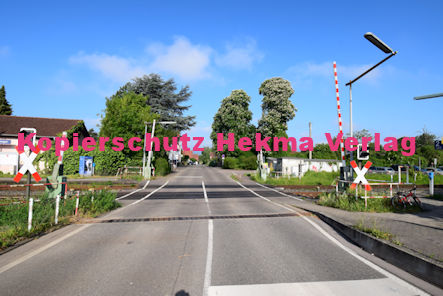 Knöringen Eisenbahn - Knöringen Bahnübergang 1032 km 13,633 BÜ 13,6 - Bahnhofstraße/L513