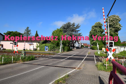 Knöringen Eisenbahn - Knöringen Bahnübergang 1032 km 13,633 BÜ 13,6 - Bahnhofstraße/L513
